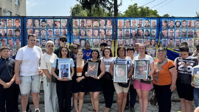 У Гайсині на “Алеї Надії” розмістили ще 137 портретів зниклих безвісти захисників