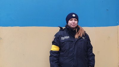 Будинок розбомбили, а доньку не бачила дев'ять місяців: історія поліцейської з Одещини, яка двічі стала переселенкою