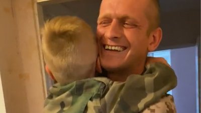Діти зустрічають своїх батьків-військових. СУСПІЛЬНЕ | ВІДЕОНОВИНИ