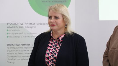 Іграшки, одяг, книжки: діти-сироти у Житомирі отримали подарунки від австрійських родин Іграшки, одяг, книжки: діти-сироти у Житомирі отримали подарунки від австрійських родин