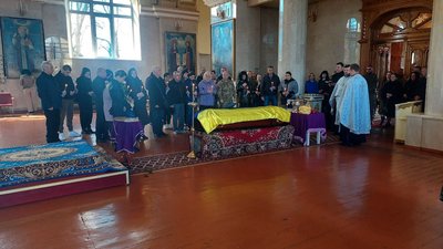 У Миколаєві перепоховали тіло Героя України підполковника Геннадія Матуляка У Миколаєві перепоховали тіло Героя України підполковника Геннадія Матуляка