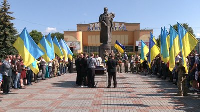 У Рівному попрощалися із командиром Дмитром Дзюбишиним У Рівному попрощалися із командиром Дмитром Дзюбишиним