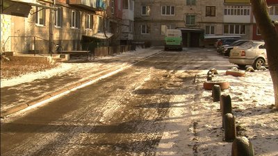 На посипання доріг під час снігопаду в Луцькій громаді витрачають до 250 тисяч гривень за добу На посипання доріг під час снігопаду в Луцькій громаді витрачають до 250 тисяч гривень за добу
