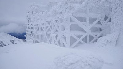 Гірський рятувальник виклав фото засніженої обсерваторії "Білий Слон" Гірський рятувальник виклав фото засніженої обсерваторії "Білий Слон"