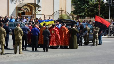 У громадах на Тернопільщині попрощалися з чотирма бійцями У громадах на Тернопільщині попрощалися з чотирма бійцями