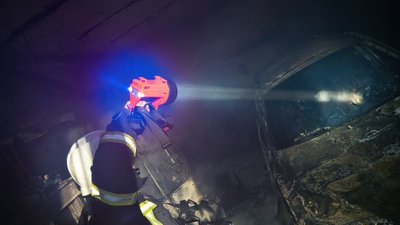 У Хмельницькому горів гараж з BMW: травмувався чоловік У Хмельницькому горів гараж з BMW: травмувався чоловік
