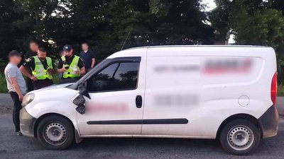 У Хмельницькому встановлюють обставини ДТП, у якій травмувалася 12-річна дівчинка