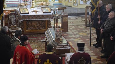На Тернопільщині попрощалися із трьома військовослужбовцями На Тернопільщині попрощалися із трьома військовослужбовцями
