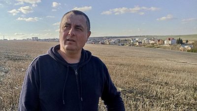 Аграрій Сергій Якимець показує поле, Тернопіль, 31 березня, 2024 Аграрій Сергій Якимець показує поле, Тернопіль, 31 березня, 2024