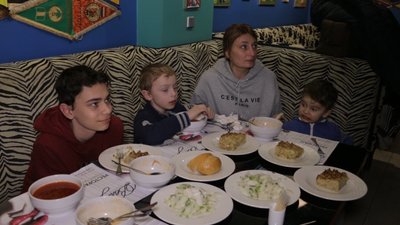 Вінницькі ресторани безкоштовно годують військових, тероборонівців Вінницькі ресторани безкоштовно годують військових, тероборонівців