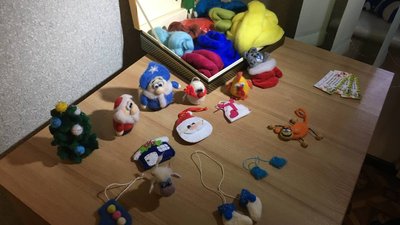 Житомирянка Лариса Дановська навчила дітей створювати новорічні іграшки з вовни