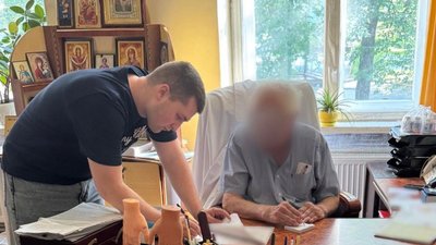 судитимуть директора медзакладу