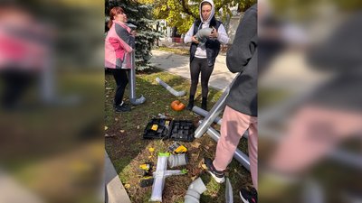 У Краматорську встановили годівнички для тварин, які втратили домівки У Краматорську встановили годівнички для тварин, які втратили домівки