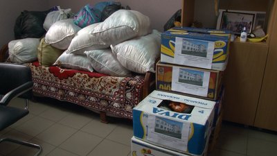 Продукти, малюнки та одяг: жителі села на Черкащині зібрали допомогу на схід Продукти, малюнки та одяг: жителі села на Черкащині зібрали допомогу на схід