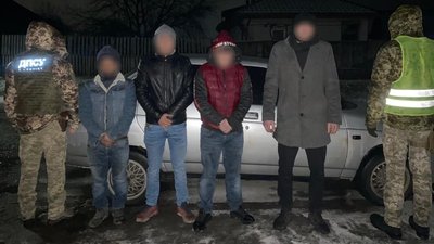 На Закарпатті затримали шістьох чоловіків, які намагалися незаконно потрапити до Словаччини