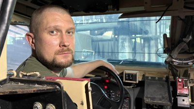 "Кум — завжди опора й допомога". Як у рембаті 30-ї бригади на Донеччині служать два кума з Полтавщини "Кум — завжди опора й допомога". Як у рембаті 30-ї бригади на Донеччині служать два кума з Полтавщини