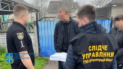 На Дніпропетровщині судитимуть трьох шахраїв, які створювали фейкові акакунти у месенджерах та просили гроші у борг