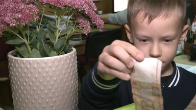 У луцькій школі замість квітів на День вчителя організували збір грошей на безпілотник