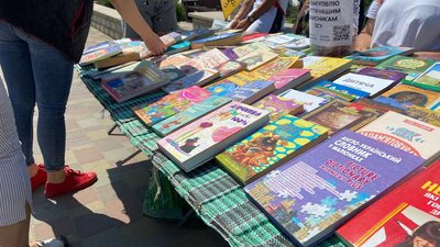 У містечку на Тернопільщині розпочався благодійний книжковий ярмарок У містечку на Тернопільщині розпочався благодійний книжковий ярмарок