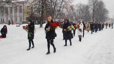 У Шостці на Сумщині попрощалися із військовою Юлією Денисенко У Шостці на Сумщині попрощалися із військовою Юлією Денисенко