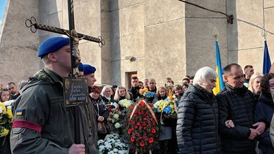 У Тернополі попрощалися із загиблим військовослужбовцем Павлом Лисобеєм У Тернополі попрощалися із загиблим військовослужбовцем Павлом Лисобеєм