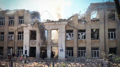 "Абсолютно божевільний удар російської ракети просто по ліцею": Зеленський про атаку РФ по Одещині