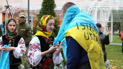 На Одещині зустріли військових, які повернулись з полону На Одещині зустріли військових, які повернулись з полону