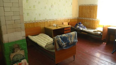 На Бакоті не потрібні умови "5-зіркового готелю", адже сюди приїздять за враженнями і насолоджуватися незайманою природою. Фото: Суспільне. Поділля. На Бакоті не потрібні умови "5-зіркового готелю", адже сюди приїздять за враженнями і насолоджуватися незайманою природою. Фото: Суспільне. Поділля.
