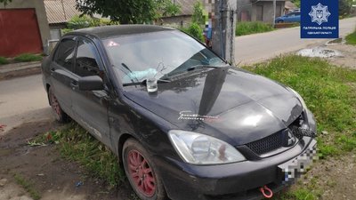 В Одесі легковик зіштовхнувся зі стовпом: чотирьох людей госпіталізували