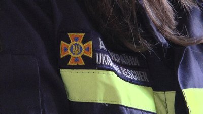 "У людей - шок, стрес. Але це моя робота, я маю це зробити". Фельдшерка ДСНС Прикарпаття "У людей - шок, стрес. Але це моя робота, я маю це зробити". Фельдшерка ДСНС Прикарпаття