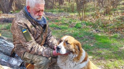 Лучанин служить в теробороні разом зі своїм псом Лучанин служить в теробороні разом зі своїм псом