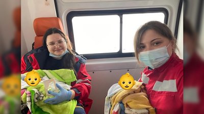Пологи у Чернігові: родичі породіллі та медики "швидкої" допомогли з пологами двійнят 