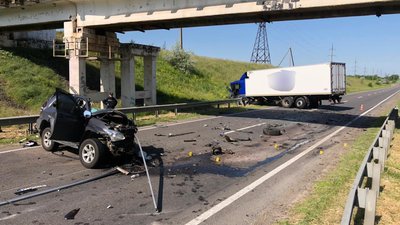 Поблизу Херсона на автодорозі Одеса-Мелітополь сталася ДТП - водій однієї з автівок загинув