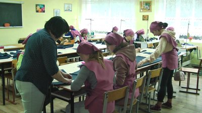 Студенти навчаються за змішаною формою Студенти навчаються за змішаною формою