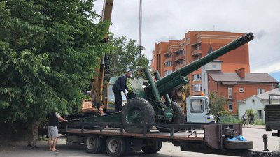 Із парку Тернополя забрали радянську військову техніку