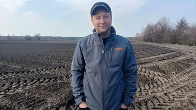 Підживлюють озимий ріпак та зернові культури: на Волині розпочалася весняна посівна Підживлюють озимий ріпак та зернові культури: на Волині розпочалася весняна посівна