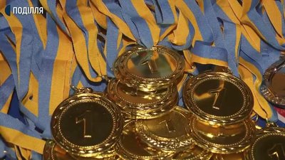 "Тут можна і боротися, і битися". У Хмельницькому відбувся чемпіонат області зі змішаних єдиноборств