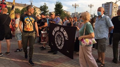 "Ні – капітуляції українським військовим": на Соборній площі Черкас мітингують містяни