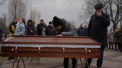 "Шансів вижити не було — їх прибило бетонною плитою". У Дніпрі попрощалися з подружжям, яке загинуло через ракетний удар "Шансів вижити не було — їх прибило бетонною плитою". У Дніпрі попрощалися з подружжям, яке загинуло через ракетний удар