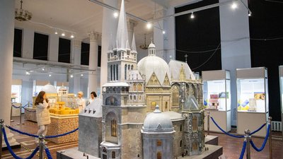 У столиці відкрилася виставка "Нескорена нація" — представлено експонати від часів Трипільської культури до сучасності У столиці відкрилася виставка "Нескорена нація" — представлено експонати від часів Трипільської культури до сучасності