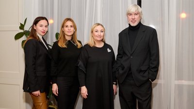 Шеф-редакторка сайту Vogue UA Віолетта Федорова з видавчинею журналу Оленою Черновою Шеф-редакторка сайту Vogue UA Віолетта Федорова з видавчинею журналу Оленою Черновою
