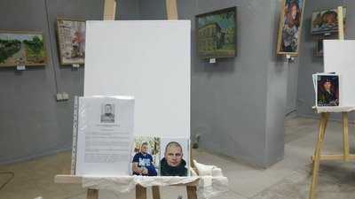 "Світлини безсмертя": у Краматорську створюють портрети бійців, які загинули захищаючи Україну "Світлини безсмертя": у Краматорську створюють портрети бійців, які загинули захищаючи Україну