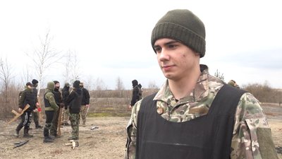 Розминка, тактика, штурм будівлі: в Тернополі тренується "Права молодь" Розминка, тактика, штурм будівлі: в Тернополі тренується "Права молодь"