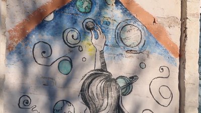Вишиванка, музика та цитати: мурали Новопскова Вишиванка, музика та цитати: мурали Новопскова