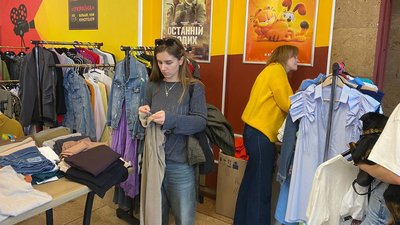 Аксесуари, одяг, техніка та декор: у Черкасах відбувся доброчинний розпродаж Аксесуари, одяг, техніка та декор: у Черкасах відбувся доброчинний розпродаж