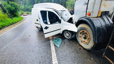 В’їхав в автокран - на Прикарпатті госпіталізували двох дітей внаслідок ДТП В’їхав в автокран - на Прикарпатті госпіталізували двох дітей внаслідок ДТП