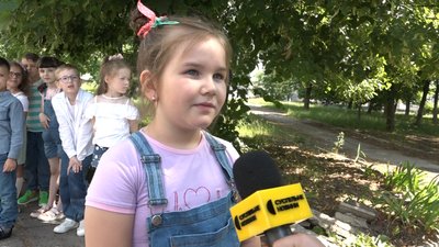 У Житомирі попрощалися з розбомбленим військами РФ ліцеєм №25 У Житомирі попрощалися з розбомбленим військами РФ ліцеєм №25