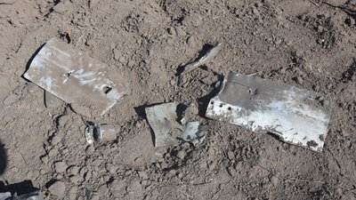Уламки після удару по Руській Лозовій 18 серпня Уламки після удару по Руській Лозовій 18 серпня