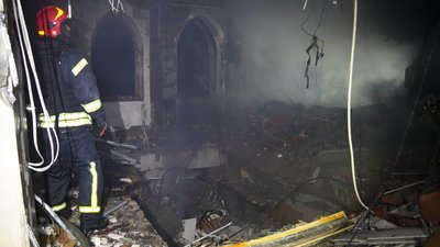 В Одесі у будинку сталися вибухи: поранені троє рятувальників і медик швидкої