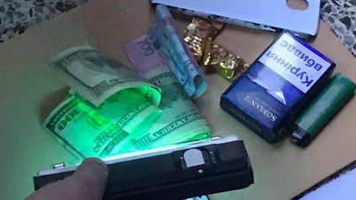 2 прикордонників на Закарпатті затримали на хабарі за сприяння в переправленні сигарет 2 прикордонників на Закарпатті затримали на хабарі за сприяння в переправленні сигарет